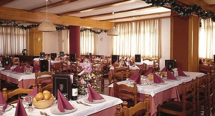Hotel Bellevue (Canazei), Val di Fassa ski chalet, image 2