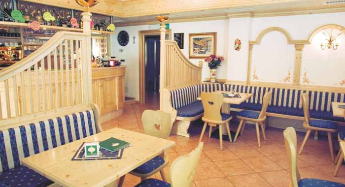 Hotel Fiordaliso (Canazei), Val di Fassa ski chalet, image 2
