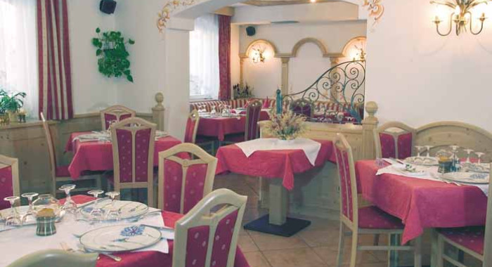 Hotel Fiordaliso (Canazei), Val di Fassa ski chalet, image 3