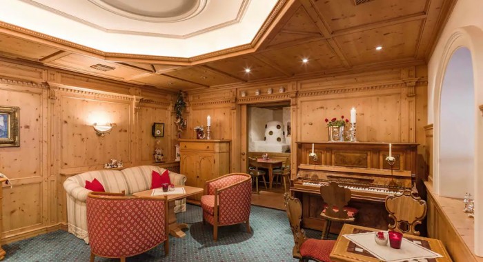 Hotel Garni Antonius, Lech ski chalet, image 2