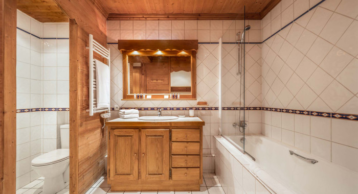 Chalet La Grande Sassiere, Val D'Isere ski chalet, image 6