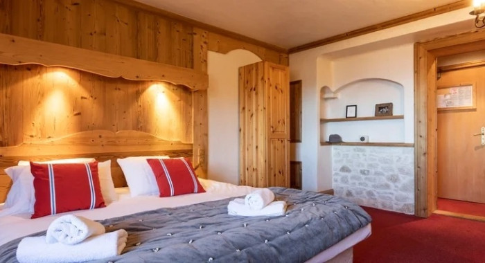 Hotel Les Cascades, Courchevel 1650 ski chalet, image 6