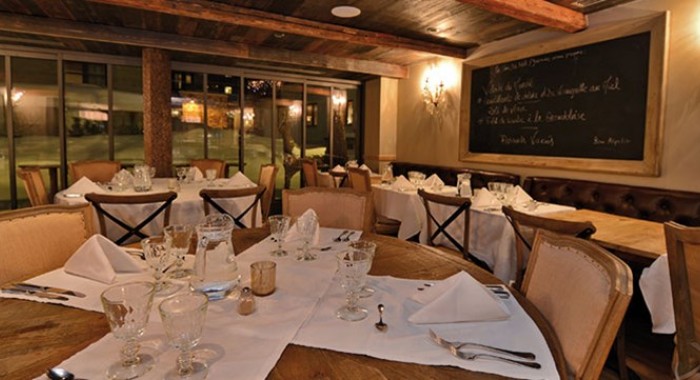 Hotel Les Cinq Freres, Val D'Isere ski chalet, image 2