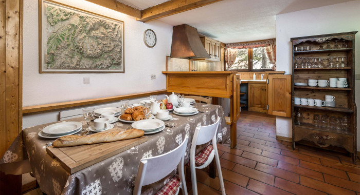 Chalet Val Rogoney, Val D'Isere ski chalet, image 2