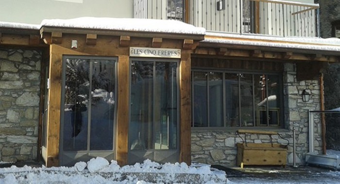 Hotel Les Cinq Freres, Val D'Isere ski chalet, image 7
